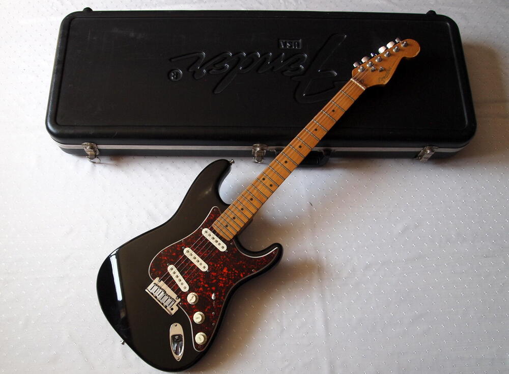 Fender-Strat-USA-bk-97.jpg